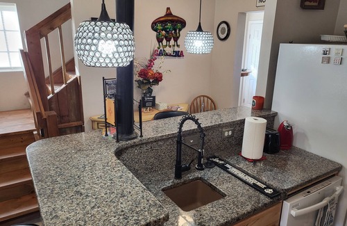 Truth or Consequences House | Dreamcatcher 2-story Colonial Home. Pet Friendly!n1 mile from downtown hot tubs
