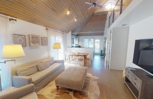 Seaside House | Dreamcatcher: Stunning 4 bed Seaside Villa filled with Natural Light