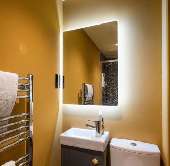 Easton Apartment | Dreamer - 1 Bedroom Luxury Apartment by Mint Stays