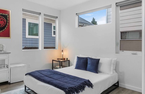 Capitol Hill Apartment | Dreamfyre's Ancient Dragon Horn Sweet Suite