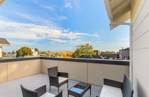 Capitol Hill Apartment | Dreamfyre's Ancient Dragon Horn Sweet Suite