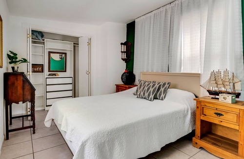 Riverside Park House | Dreaming Of The Tropics! Hemingway House With Additional Guest House 2 Bedroom Home by Redawning
