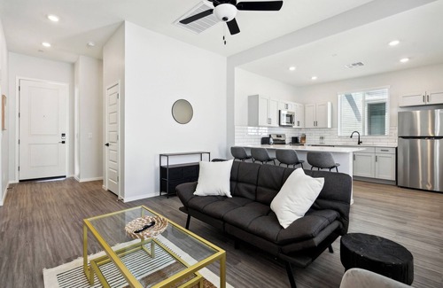 Casa Grande House | Dreamlight Modern Home with Pool and BBQ