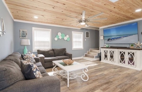 Holiday Beach House | Dreamsicle Fun in the Sun 3minutes from beach