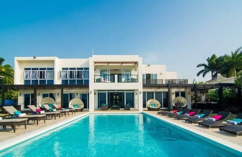Montego Bay Villa | Dreamtime 5-Beachfront, Butler, Chef, Driver, Modern