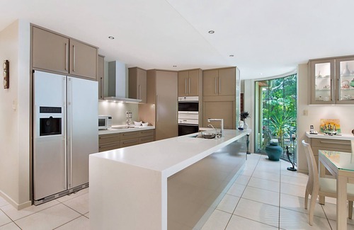 Fingal Head House | Dreamtime Escape - 6 bedroom luxury holiday home on Dreamtime Beach Fingal with Wi-Fi Inc.