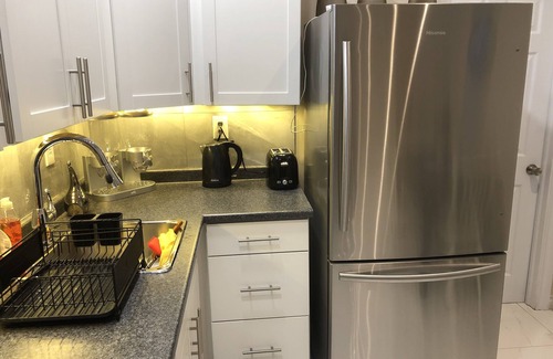 Downtown Niagara Falls Apartment | Dreamwood- Private Niagara Falls Escape