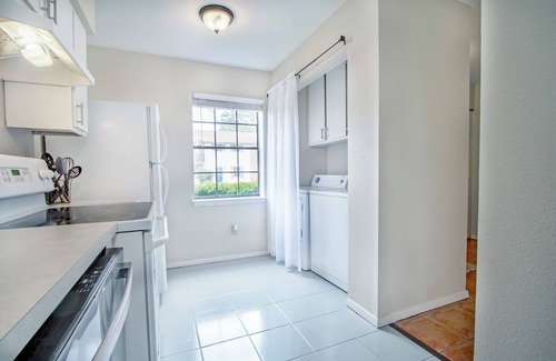 Longview House | Dreamy 2 bdr Longview Townhome