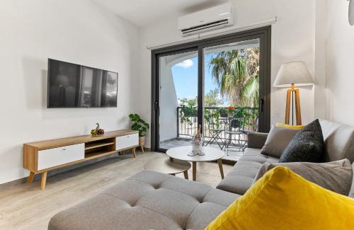Paphos Apartment | Dreamy 2 bed apartment by the sea