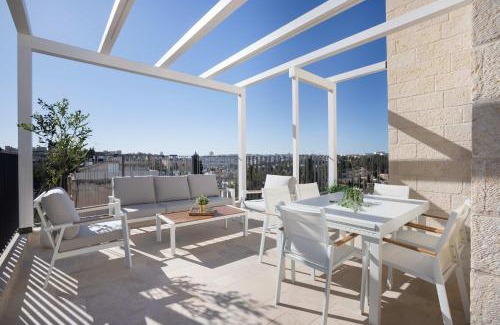 Kiryat Shmuel Apartment | Dreamy 3BDR In Rechavia By Isrentals
