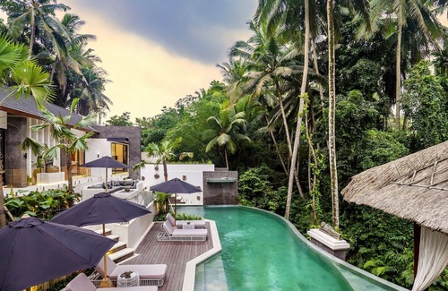 Pengosekan Villa | Dreamy 5 BR Villa Escape w/ Lush Jungle View