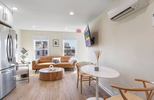 Herndon Apartment | Dreamy Apartment in Downtown, 1 BDR, Kitchen, Luxury Bath, Walk to Shops and Entertainment