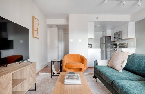 Ballston Apartment | Dreamy Ballston 1BR w/W/D, Gym & Pool, near Metro, by Blueground