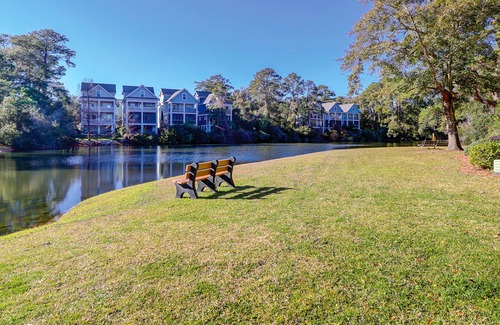 Folly Field Condo | Dreamy beach condo with shared pool & tennis courts, easy beach access & balcony