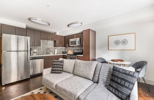 West Bellevue Apartment | Dreamy Bellevue 1BR w/Gym, Rooftop & W/D, nr Park, by Blueground