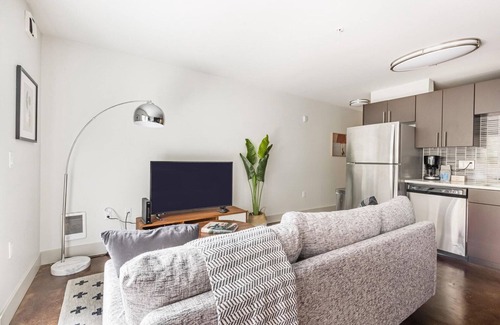 West Bellevue Apartment | Dreamy Bellevue 1BR w/Gym, Rooftop & W/D, nr Park, by Blueground