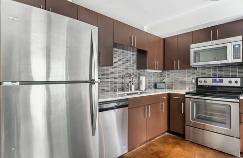 West Bellevue Apartment | Dreamy Bellevue 1BR w/Gym, Rooftop & W/D, nr Park, by Blueground
