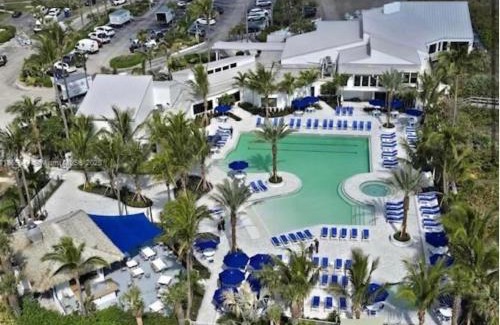 Fort Pierce Apartment | Dreamy Condo 2 minute walk to Beach w King Size Bd