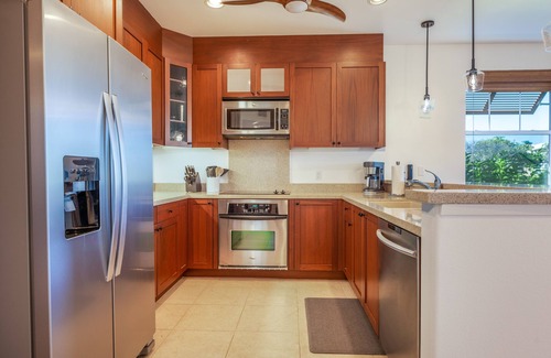 Waikoloa Condo | Dreamy condo near the ocean with pool, hot tub, lanai, fast WiFi & beach toys