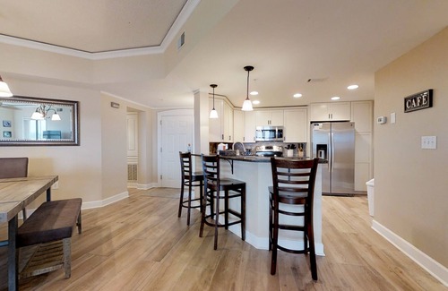 Palmetto Dunes Condo | Dreamy condo on the beach w/balcony view, shared pool, & charming decor