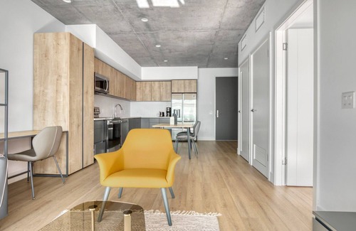 City West Apartment | Dreamy Downtown 1BR w/Pool, Gym & W/D near Staples Center, by Blueground (LAX 543)