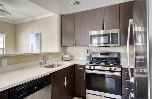 Old Mountain View Apartment | Dreamy Downtown Mountain View 1BR w/Gym, Pool & Patio, by Blueground