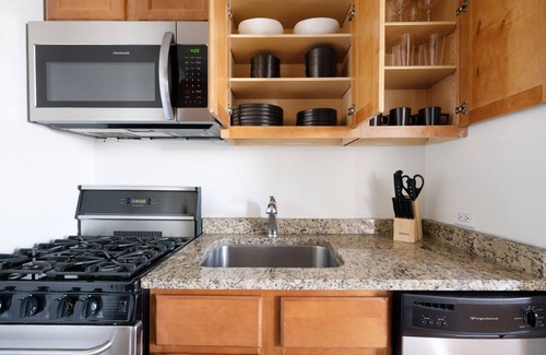 Gold Coast Apartment | Dreamy Gold Coast 1BR w/Doorman & Gym, 2 blocks to L, by Blueground