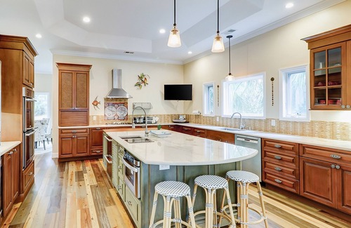 Heritage Woods House | Dreamy island oasis with private pool, grill & fast WiFi - beach access nearby