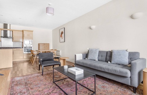 Riverside Apartment | Dreamy London Bridge 2BR, nr The Shard & Tube Station, by Blueground