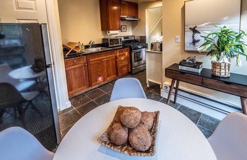 Dolores Heights Cabin | Dreamy Minimalist 1BR Cottage in Eureka Valley