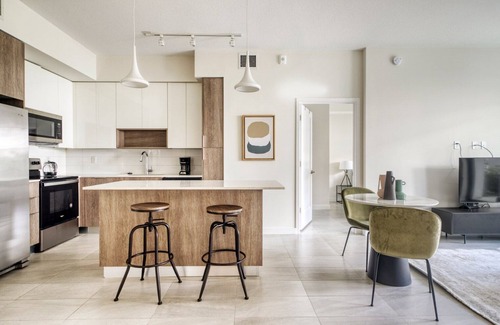 Miramar Apartment | Dreamy Miramar 2BR w/Gym, Pool & W/D, nr WF, by Blueground