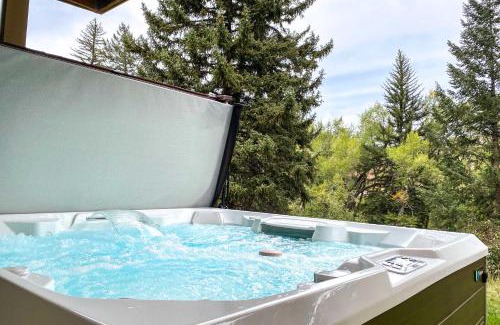 Eagle-Vail House | Dreamy Mtn Retreat with Hot Tub 3 Mi to Ski Resorts