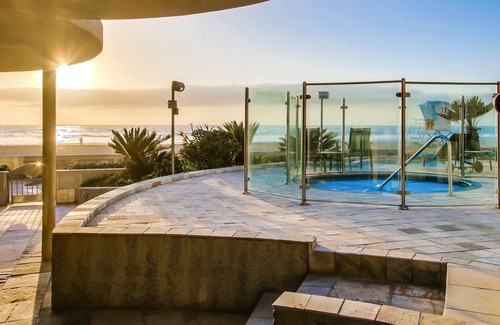Central Mission Beach Condo | Dreamy oceanfront condo near the beach w/pool spa, gas grill, patio, new kitchen