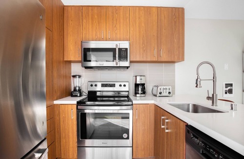 South Redondo Apartment | Dreamy Redondo Beach 1BR w/Pool, Gym, steps to Beach, by Blueground