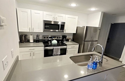 Allapattah Apartment | Dreamy Urban Retreat - 1BR/2BA Wynwood near beach!
