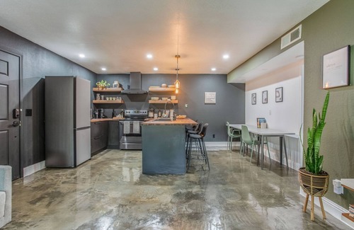 Roosevelt Condo | Dreamy Villa near CRMC & Downtown