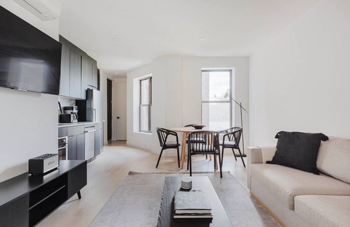 Williamsburg Apartment | Dreamy Williamsburg 2BR w/Laundry, near Subways, by Blueground