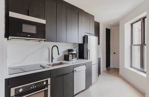 Williamsburg Apartment | Dreamy Williamsburg 2BR w/Laundry, near Subways, by Blueground