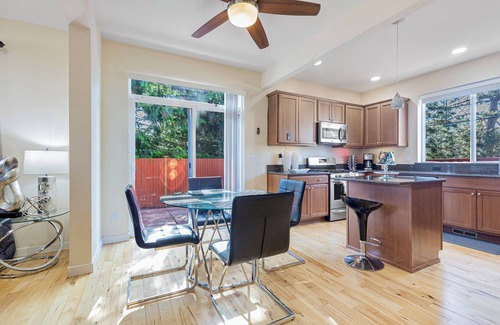 Martha Lake House | DREAMZ VILLA: Spacious and cozy House