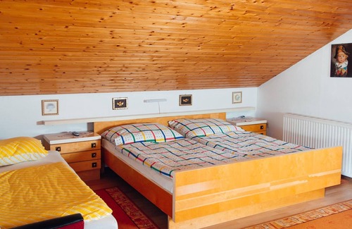 Notsch Apartment | Dreibettzimmer, Dusche, Bergseite - Gästehaus Mikosch