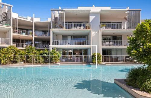 Casuarina Apartment | Drift 3 South with Swim-Up Balcony