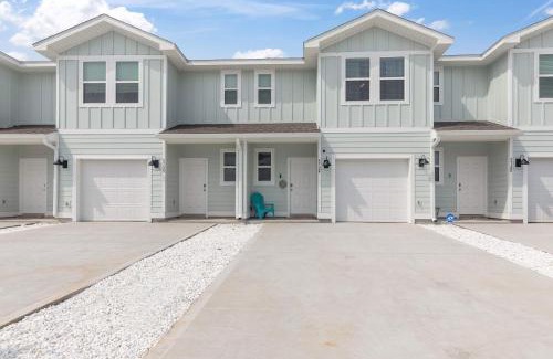 Gulf Breeze House | Drift Bay - Adventure Awaits! Zoo, Boat Ramp & Just Minutes from the Beach!