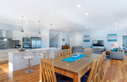 Smiths Lake House | Driftaway~Wi-Fi~Kayaks~Pool Table~Games~Toys~Reverse Cycle Air-Con~Media Room
