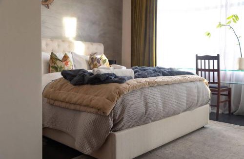 Hokitika House | Drifting Sands - Sleeps 10
