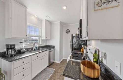 Carolina Beach Villa | DRIFTWOOD C1 (1-Bedroom Villa) by RedAwning