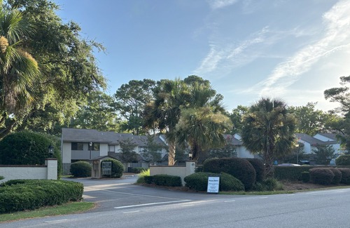 Folly Field Condo | Driftwood Den - Walk to Folly Field Beach from Spacious 3BR/2.5BA Condo