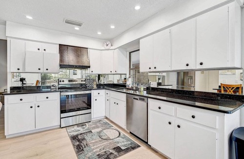 Whitfield House | Driftwood Dream- your perfect getaway!