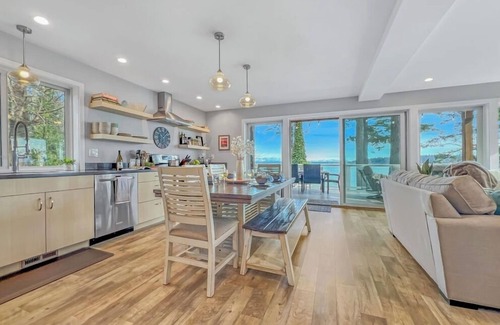 Lummi Island House | Driftwood Dreams: Enjoy the view! Guest favorite!