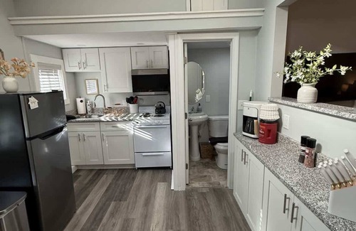 Hampton House | Driftwood Getaway - Perfect Location Near Beach!
