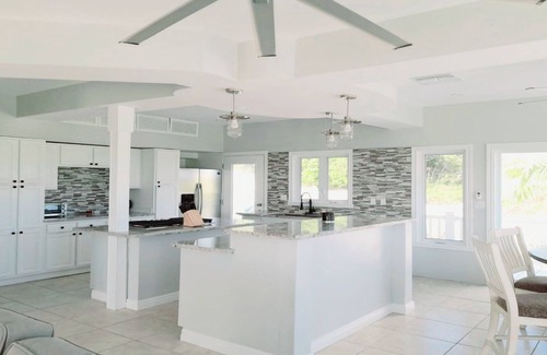 George Town House | Driftwood Haven ~ Car Included! Modern 3 Bedroom Home in Paradise!